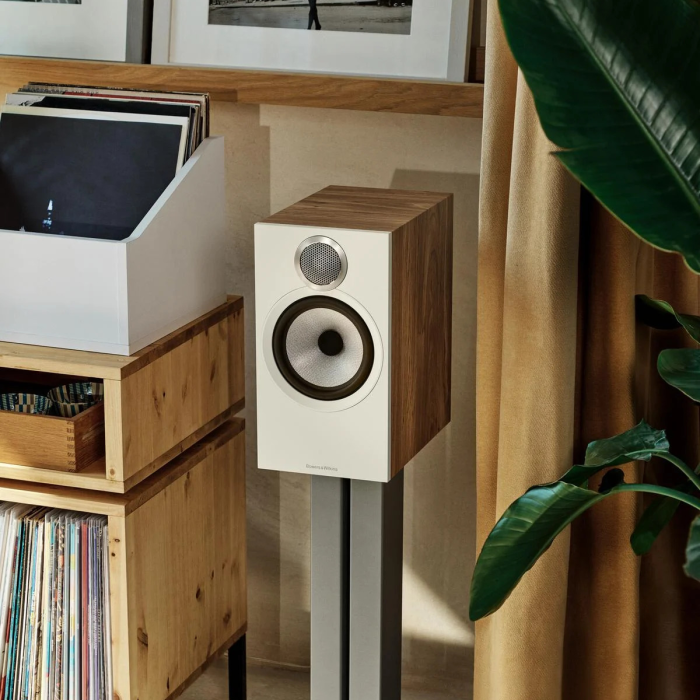 Consultez nous pour dcouvrir la gamme d'enceintes de chez BOWERS & WILKINS