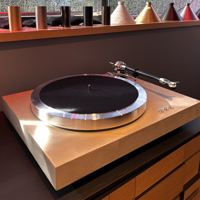 Consultez nous pour dcouvrir la gamme de platines vinyles de chez FRANCE MAJOR DIFFUSION